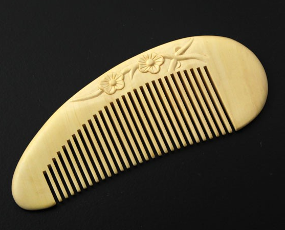 10 Reasons Why You Should Use a Wooden Comb